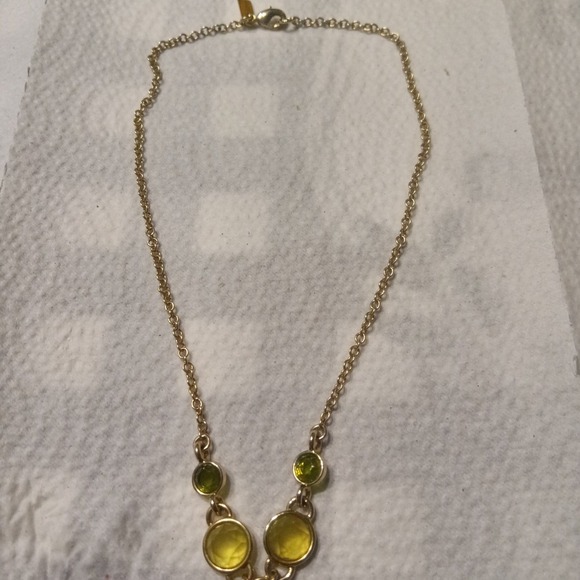 Liz & Co Necklace Green Gold Tone Beaded Pendant 14 Inch Costume Glows UV light - Picture 3 of 5